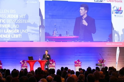 Marathon-Startschuss mit 700 Gästen